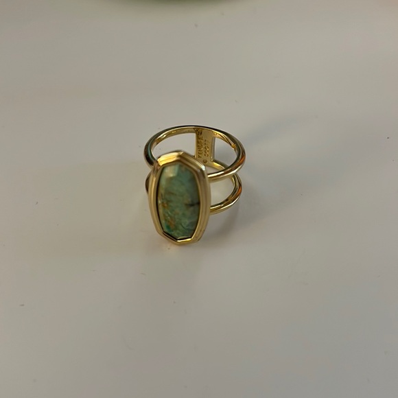 Kendra Scott Jewelry - Kendra Scott gold framed Dani cocktail ring